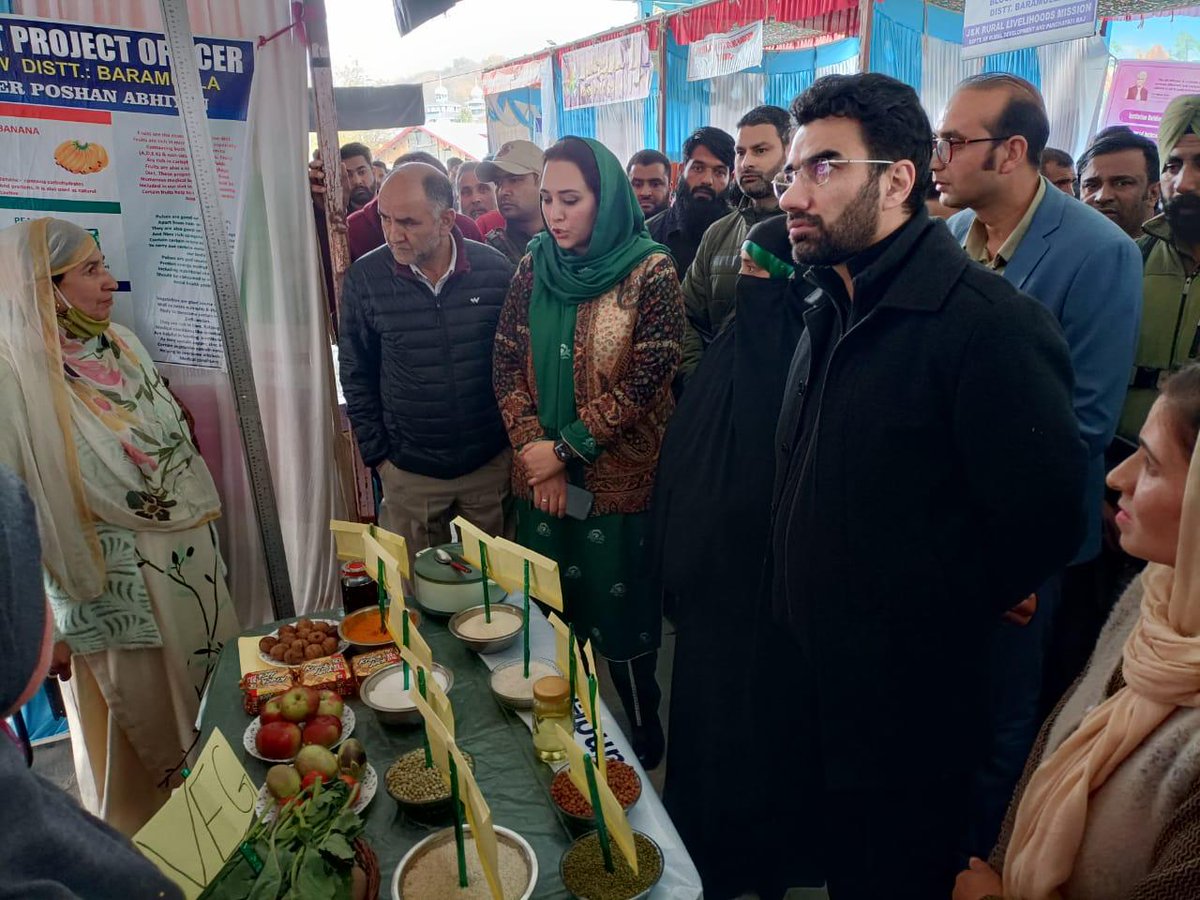 DCBaramulla's tweet photo. #Back2Village4
Mass public participation witnessed during #B2V4 in B'la
Progress and Prosperity of a common man with doorstep delivery of Govt Services is key note of #B2V4-SyedAbid
@OfficeOfLGJandK
@MoRD_GoI
@kansalrohit69
@jkrddpr
@NITIAayog
@SyedAbidShah
@DrSyedSehrish
@diprjk https://t.co/Z97jHmlodg