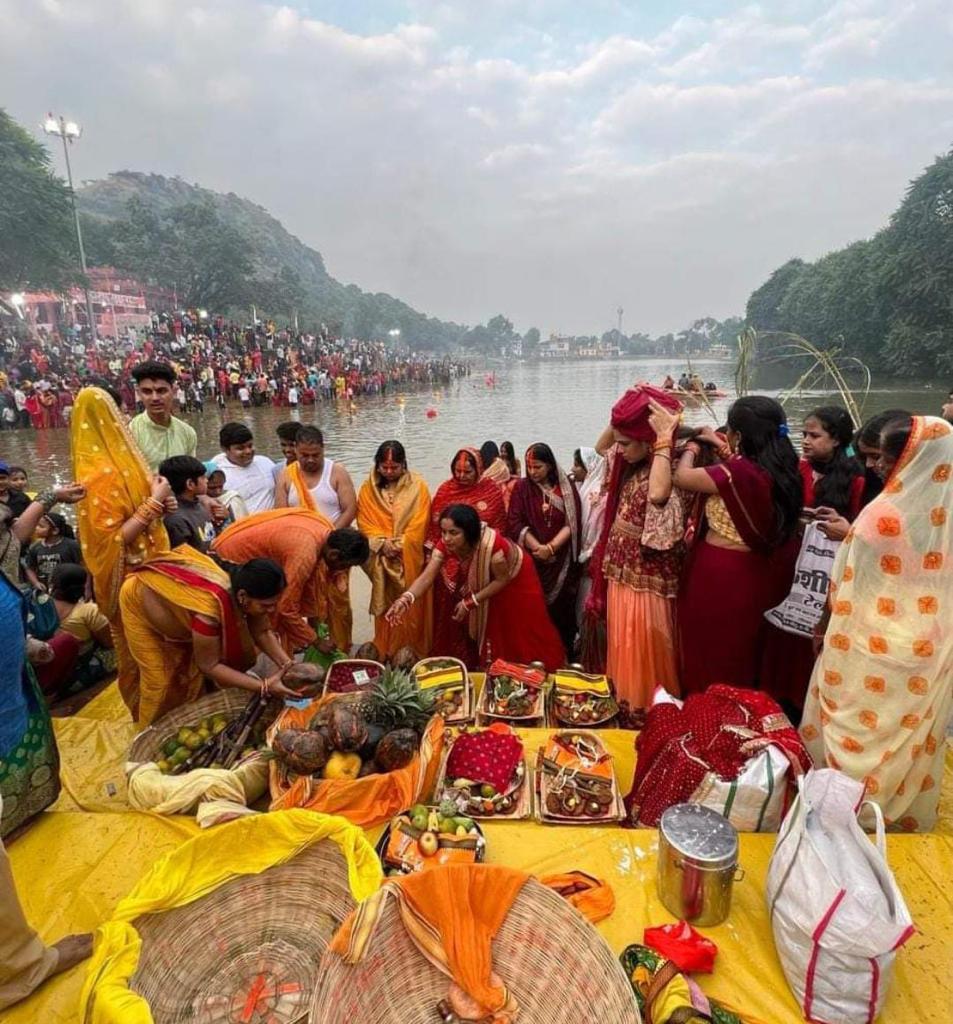 ezcckolkata's tweet photo. Glimpses from Chaat Parva on 31 October 2022 at bank of Ganga, Patna, #Bihar organised by @ezcckolkata @MinOfCultureGoI in collaboration with different local NGO
@kishanreddybjp @arjunrammeghwal @M_Lekhi @AmritMahotsav
#chaatpuja #indianfest #chaatpuja #indianfest #chaatpujaival https://t.co/PTAtdJn5ZE