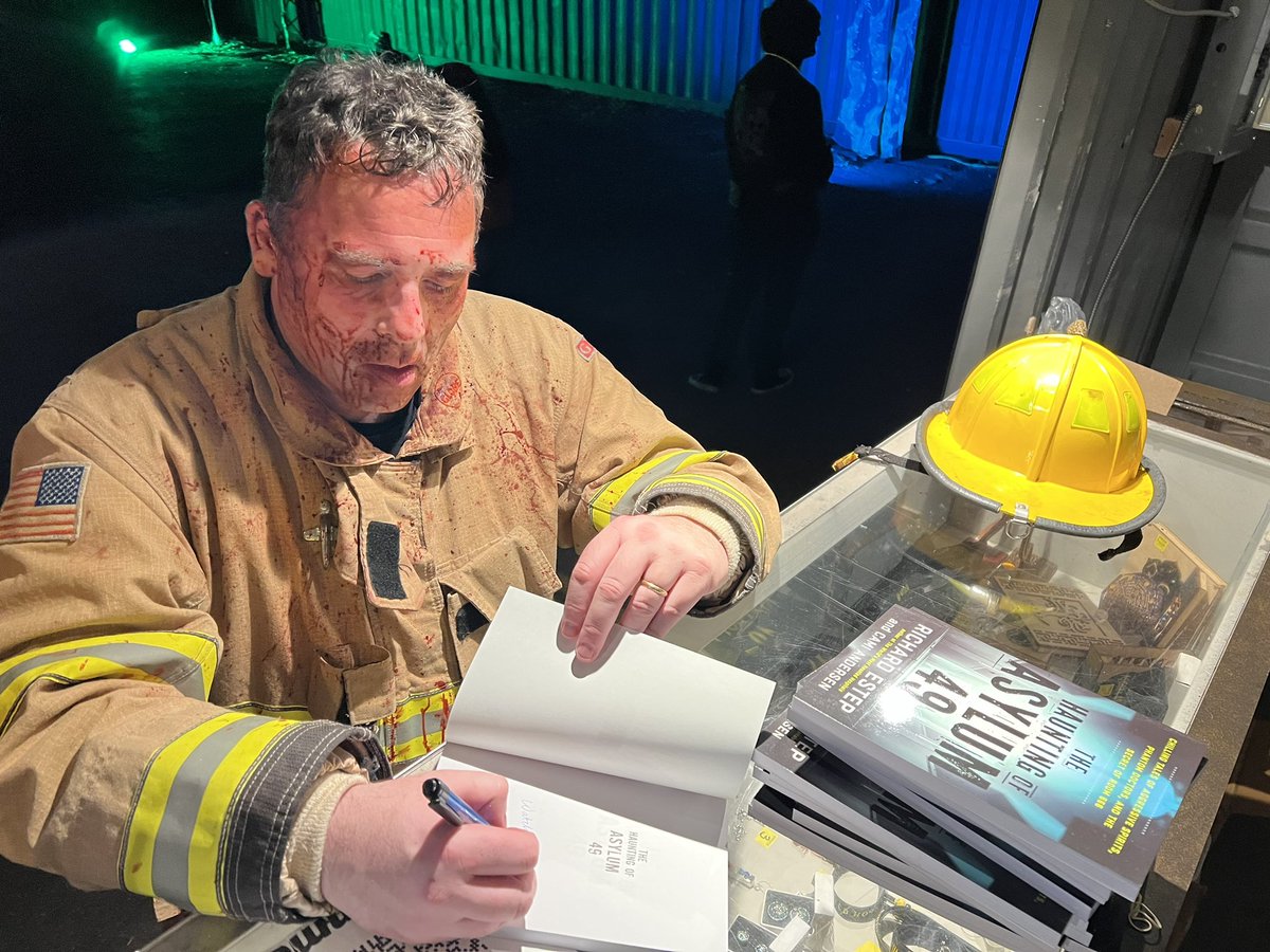 estepr's tweet photo. Signing books at #Asylum49…with some unavoidable author blood https://t.co/ksPJP40tfP