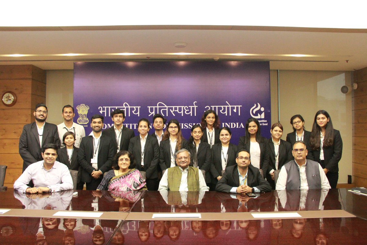 CCI_India's tweet photo. @svermaa02 @ndsuhag @Aanandvmishra @Mukul_SkuD @sanjayrkp Along with the Acting CP CCI, Dr. Sangeeta Verma, Shri BS Bishnoi, Member CCI, actively took part in addressing & certification distribution ceremony to #CCIInterns.
@AmbBishnoi
#CompetitionCommission #Competitionlaw #regulation #Internship #Students #Law #Career #India https://t.co/DptbmVlIuI