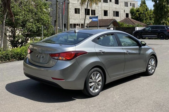 2015 Hyundai Elantra 
1.8L engine 
70k miles 
Key start 
Touchscreen infotainment system 
Rear view camera 
Fog lamps 
Alloy wheels 

Price - 78k p3 😁
Pls rt 😉

#YourCarGuy 🚘🕺🏽
