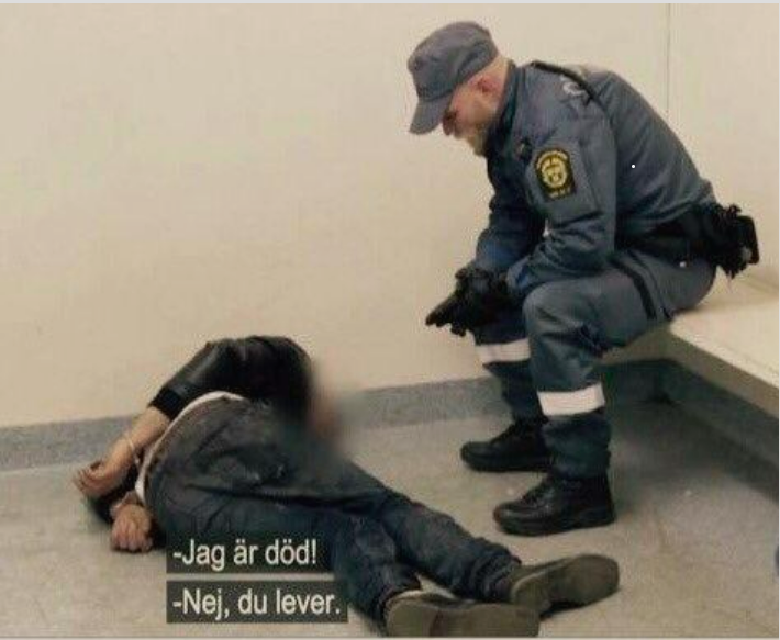 emmathomsendk's tweet photo. Mig, der efter fire ugers valgkamp prøver at finde energien til at tage makeup og pæn kjole på inden valgfest #dkpol https://t.co/GGEP3X5h7e
