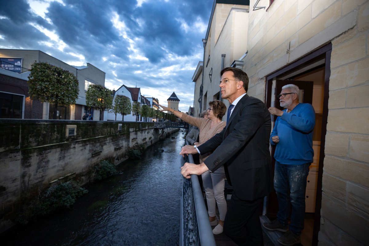 Gisteren bracht premier <a href="/markrutte/">Mark Rutte</a> een bezoek aan Valkenburg aan de Geul. Samen met burgemeester <a href="/daanprevoo/">Daan Prevoo</a> ging hij in gesprek met gedupeerde inwoners en ondernemers.