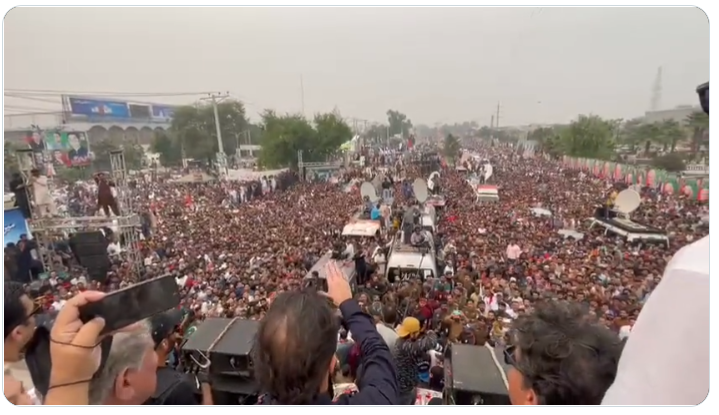 MALHACHIMI's tweet image. It's beyond obvious: the Pakistani nation loves Imran Khan and want him to lead the country again as soon as possible.

#Pakistan #imrankhanPTI @ImranKhanPTI 
#حقیقی_آزادی_لانگ_مارچ