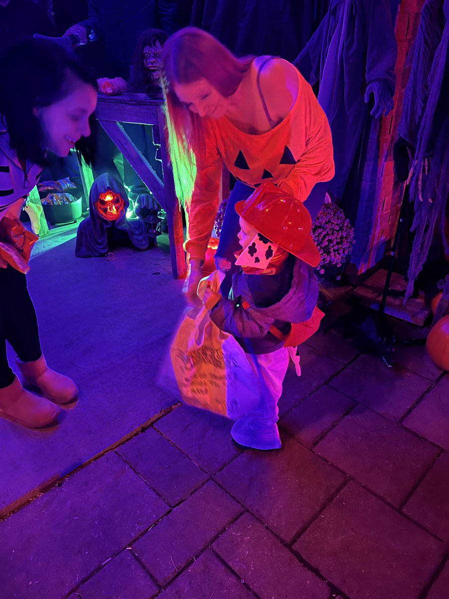 melissaa_power's tweet photo. Had fun trick or treating 🎃👻🧡 https://t.co/UDqaSx83nW