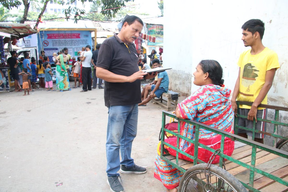 PPHF_Global's tweet photo. #SAMARTHProject
To #curb and #contain the rising #dengue menace, @PPHF_Asia with support from @kmc_kolkata, @CFChangingLives today started a two day #awarenesscampaign within Ward 32 of Borough III.
It was flagged off by Dr. Saurav Basu, Medical Director, Ward 32. https://t.co/BomfHP1Kja