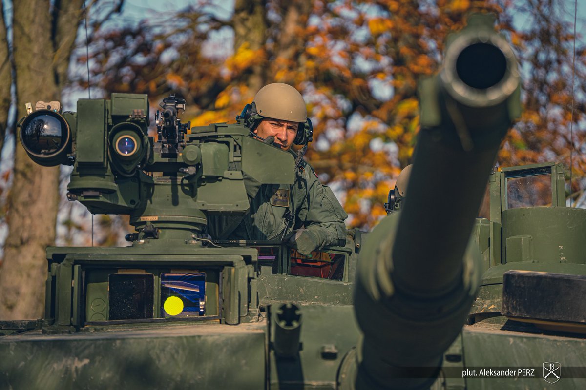 Polish Army tank crews during training with Abrams tanks, 2022