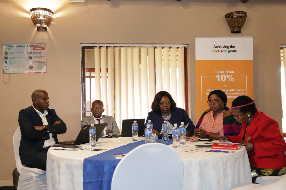 UNAIDS_Eswatini's tweet photo. The Minister of Finance, Hon. Neal Rijkenberg noted in his remarks at the Senate Retreat the need to fix family structures if we are to end AIDS. Parents, especially fathers have a role to play to ensure that a girl child is shown love.
#lisangoletemphilo
#endingAIDStogether https://t.co/QuYYM9lwUh