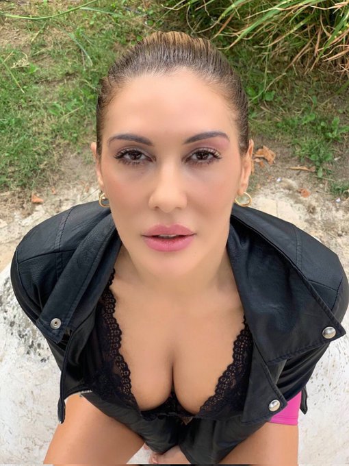 🔥😈💦 Ho un regalo per te🎁 &eacute; attivo uno sconto sul mio canale privato - 50%😱solo per 48 ore 😱entra nel<a href="/tag/fitness"class="tags"><span>#fitness</span></a><a href="/tag/intimo"class="tags"><span>#intimo</span></a><a href="/tag/4giugno"class="tags"><span>#4giugno</span></a>
