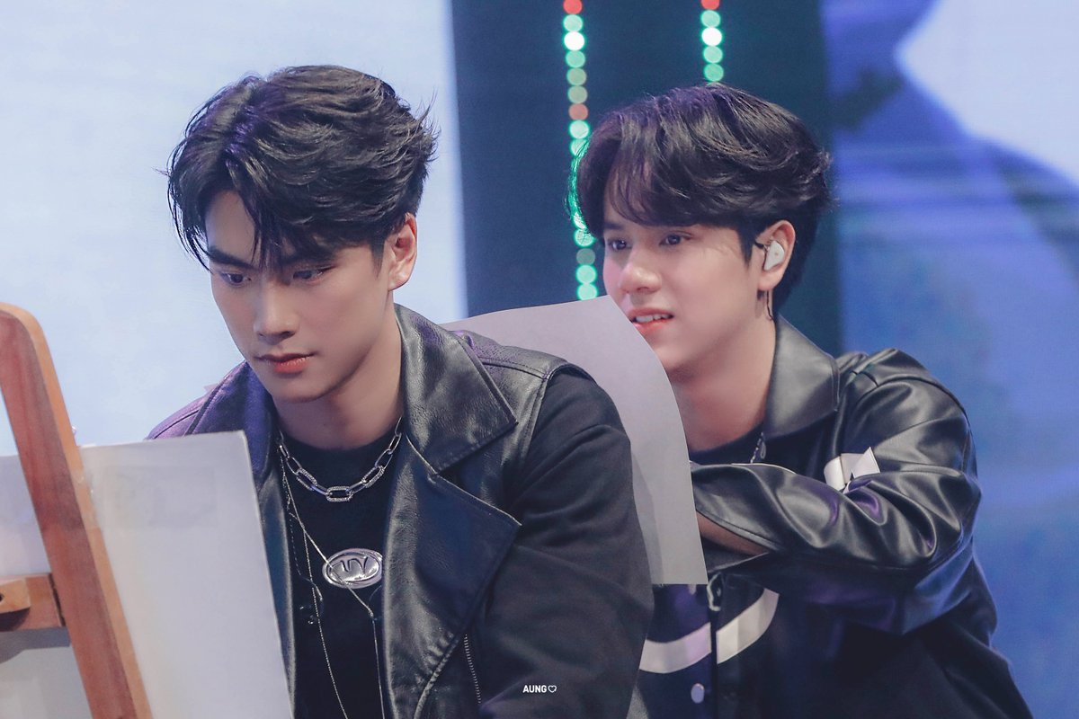 plz_more_giman's tweet photo. เธอมาทำให้ละลาย˚₊·—̳͟͞͞♥
#โอมนนน #OhmNanon https://t.co/fq4AevrKQf