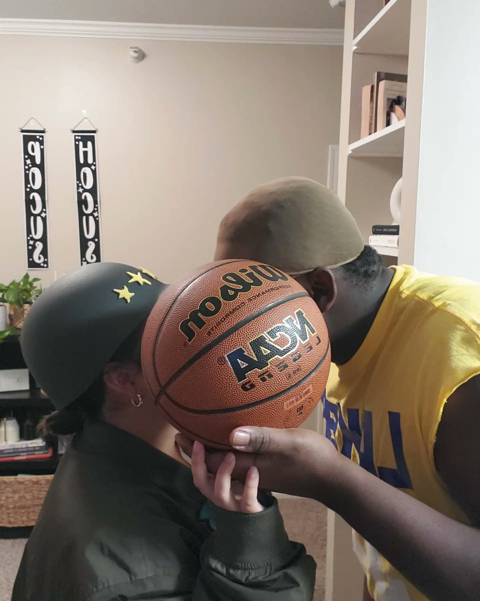 juststeven5's tweet photo. Last night was a commercial 🏀 🪖 https://t.co/N2Djv0KiZG