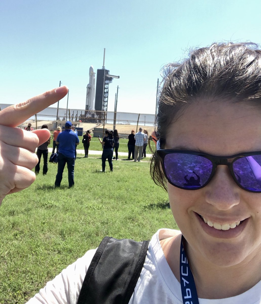 AmandaGBeaver's tweet photo. It’s time for her to fly again. Total FOMO! #doublebooms #GoFalconHeavy #SpaceX https://t.co/67B5AXuYzK