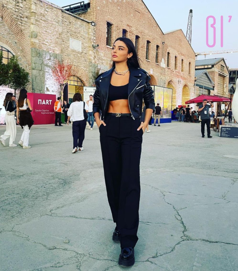 becombine's tweet photo. #ÜnlüBiKombin köşemizde çok güzel ne zarif hanfendilerimizden  @aycaaysinturan ❤️

#kombin #aycaaysinturan #giyim #tarz https://t.co/VKPRGQ3jda