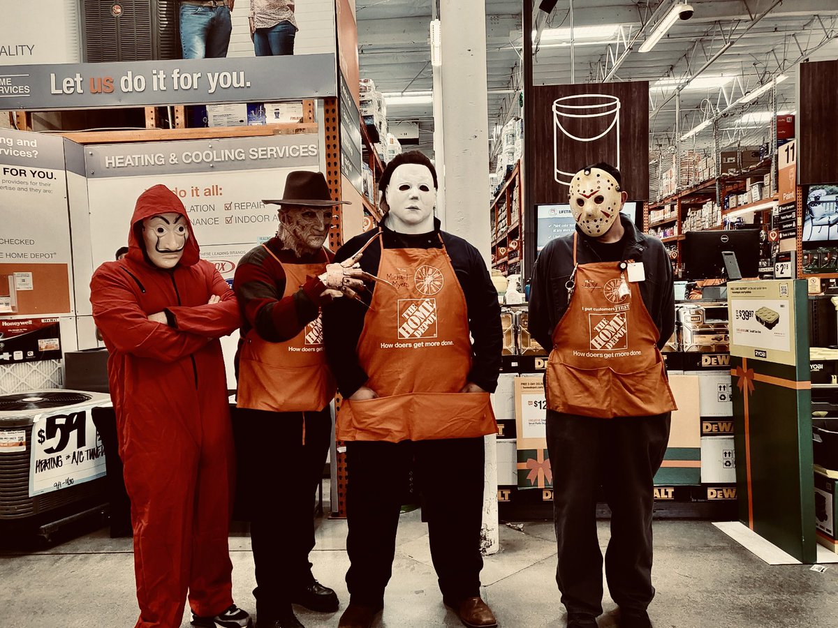 Cxm_BrianM's tweet photo. We scare the competitors away with our amazing customer service.#Halloween2022 #Spirit #Culture #Greet #Engage #Thank #OrangeBlooded https://t.co/J3PyUUd6iA