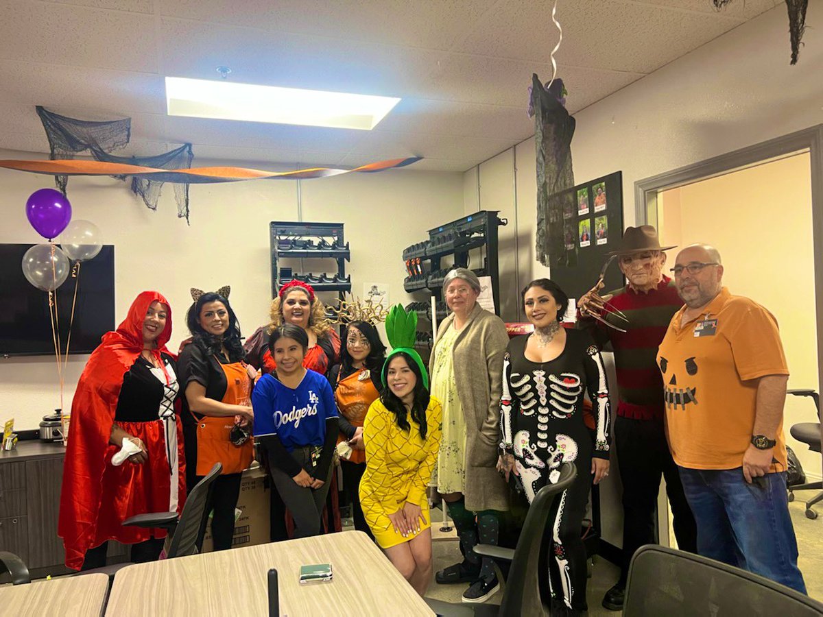 Cxm_BrianM's tweet photo. We scare the competitors away with our amazing customer service.#Halloween2022 #Spirit #Culture #Greet #Engage #Thank #OrangeBlooded https://t.co/J3PyUUd6iA