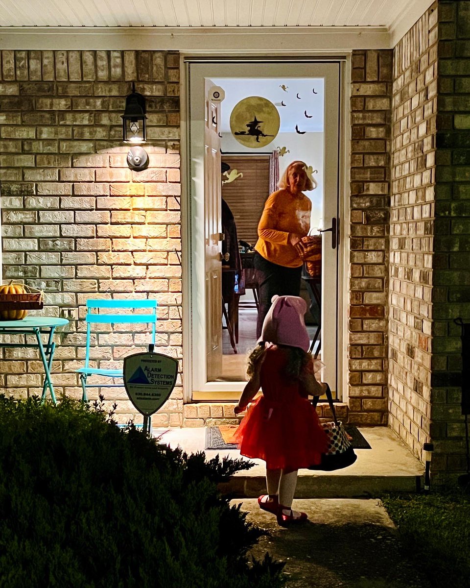 ThatCrickyGirl's tweet photo. Twonado this morning “Mommy, I think I have a tummy ache. I ate too many sweets last night. I should have more for breakfast to fix it”.
She had 1 fun size bag of M&Ms. Thankfully the #switchwitch is coming tonight to trade sweets for a toy so we don’t have more “aches”. https://t.co/cZXGOVuBdH