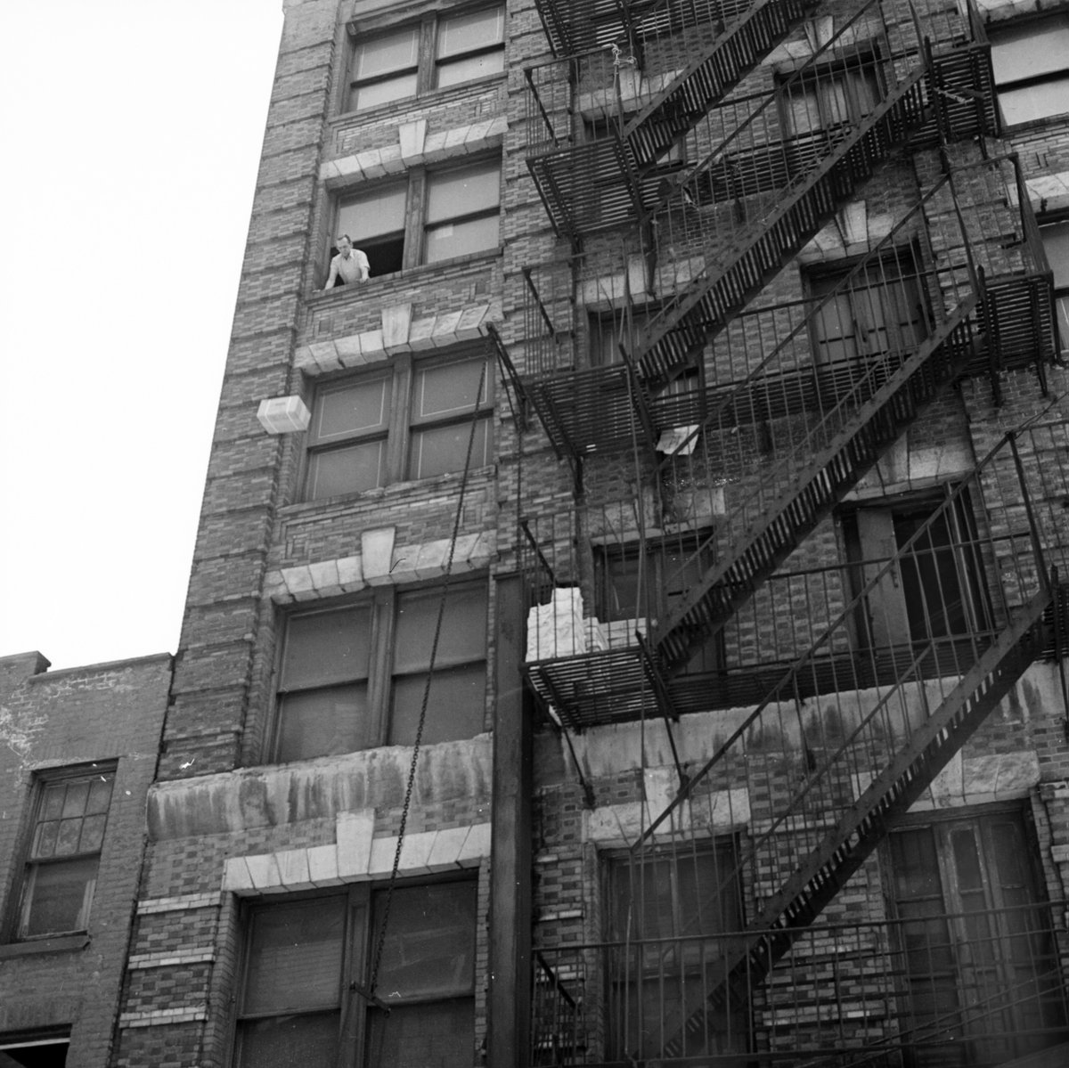 Top 10 quirky things about everyday life in 1970s SoHo:
#10 You did a lot of yelling. No one had doorbells, so you had to scream up to a loft to let someone know you were there (and they would then throw you a key in an old sock so you could open the door). 
📷Jody Saslow, 1976.