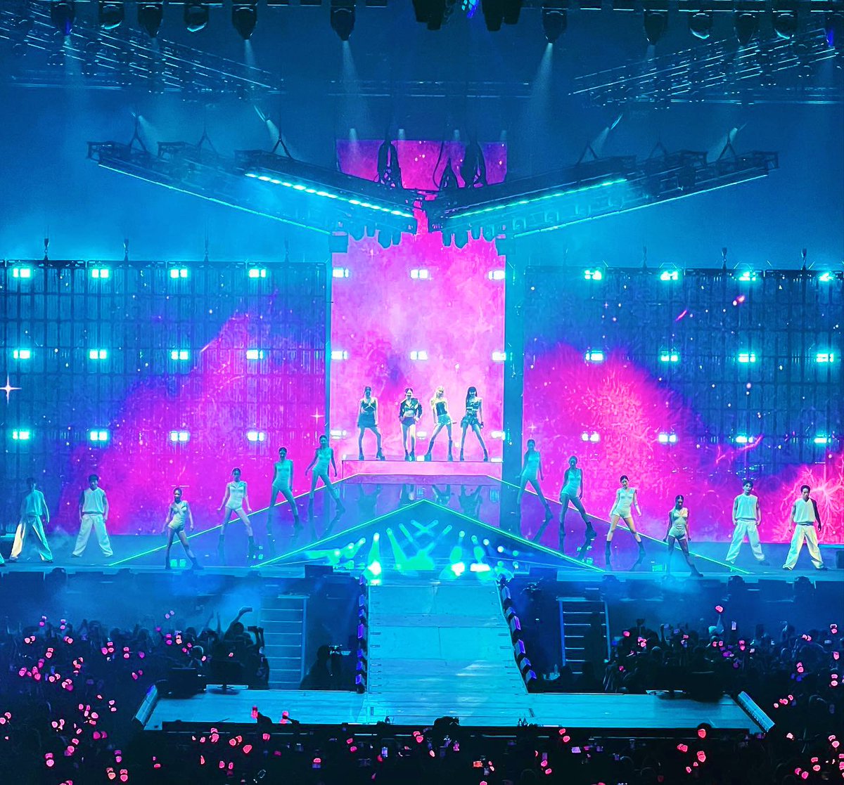 BLACKPINKCNTRAL's tweet photo. .@BLACKPINK BORN PINK WORLD TOUR ✨

#MAMAVOTE #blackpink https://t.co/wHj8baoLYR