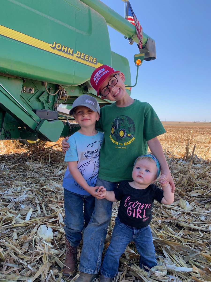 AgWest's tweet photo. Our #PickingPics contest ended yesterday but this harvest crew is too cute not to share! For some reason AgWest's Marketing Director Reese Robison has plenty of swag to dress her kids in! 😉 #AgTwitter #harvest22 @benrobison51 https://t.co/UnPJt1w6LU