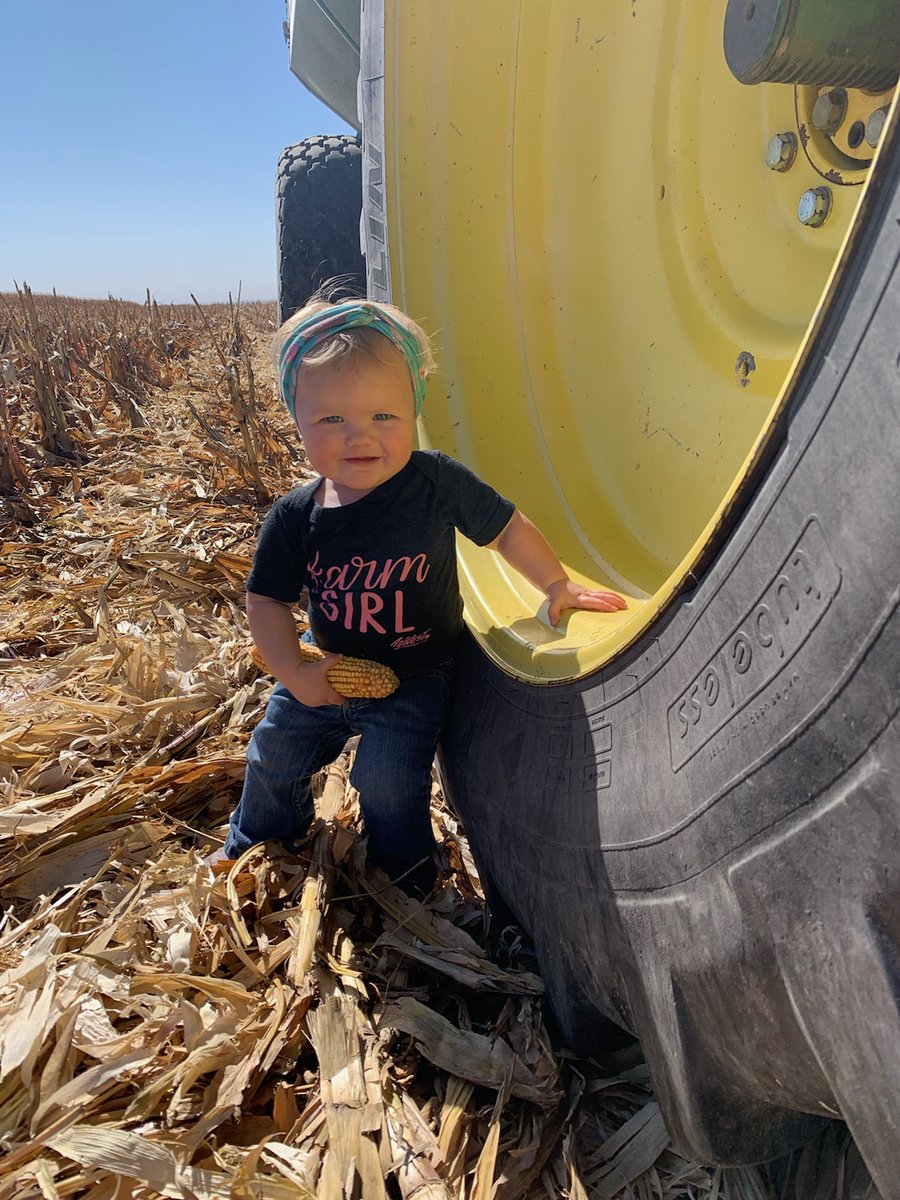 AgWest's tweet photo. Our #PickingPics contest ended yesterday but this harvest crew is too cute not to share! For some reason AgWest's Marketing Director Reese Robison has plenty of swag to dress her kids in! 😉 #AgTwitter #harvest22 @benrobison51 https://t.co/UnPJt1w6LU