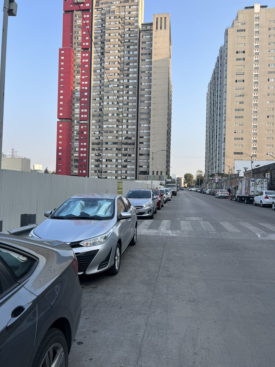 Porfavor vengan a retirar a todos esos autos y multarlos. Siempre es lo mismo. Calle Lago Zurich entre Río San Joaquin y Andromaco. <a href="/BlindarMH/">Blindar MH</a> <a href="/AlcaldiaMHmx/">Alcaldía Miguel Hidalgo</a> <a href="/UCS_GCDMX/">Unidad de Contacto del Secretario SSC CDMX</a>  <a href="/SSC_CDMX/">SSC CDMX</a> <a href="/GobCDMX/">Gobierno de la Ciudad de México</a> <a href="/mauriciotabe/">Mauricio Tabe Echartea</a>
