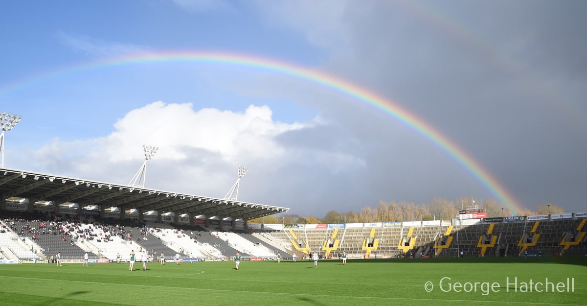GeorgeHatchell2's tweet photo. Celebration time for @StMichaelsCork as they ended the long wait for a title, defeating @KnocknagreeGAA to win the @OfficialCorkGAA Senior A Football final @PaircUiCha0imh https://t.co/DxC41W2IuB