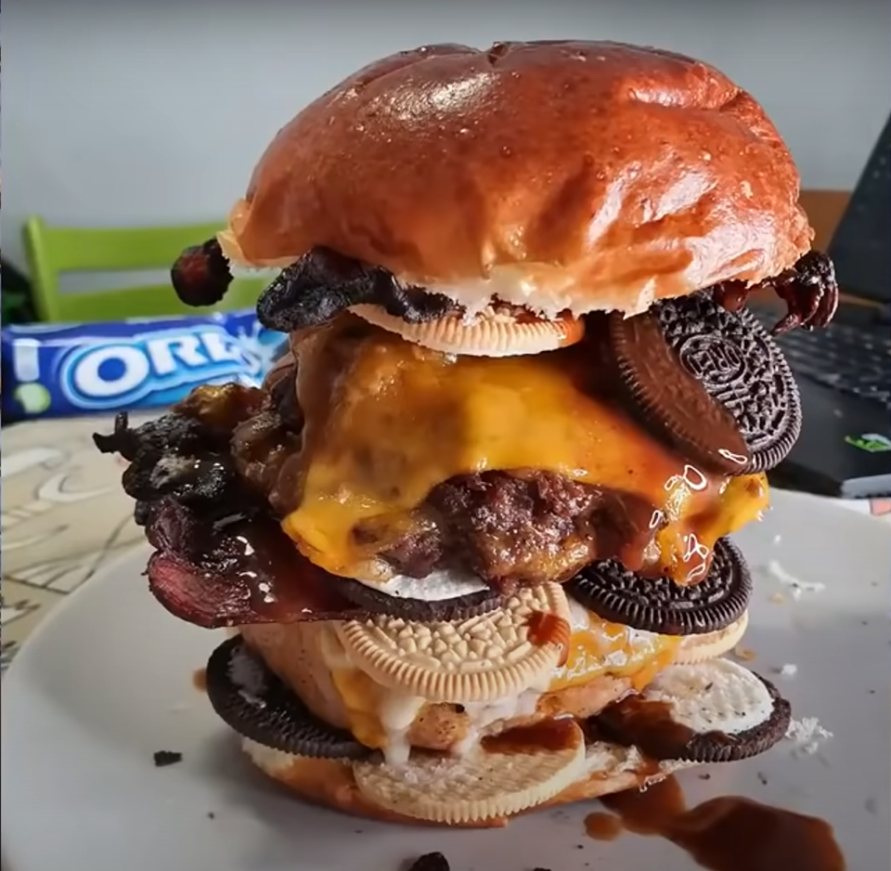 messedupfoods's tweet photo. oreo burger https://t.co/6b7hiUc2fu