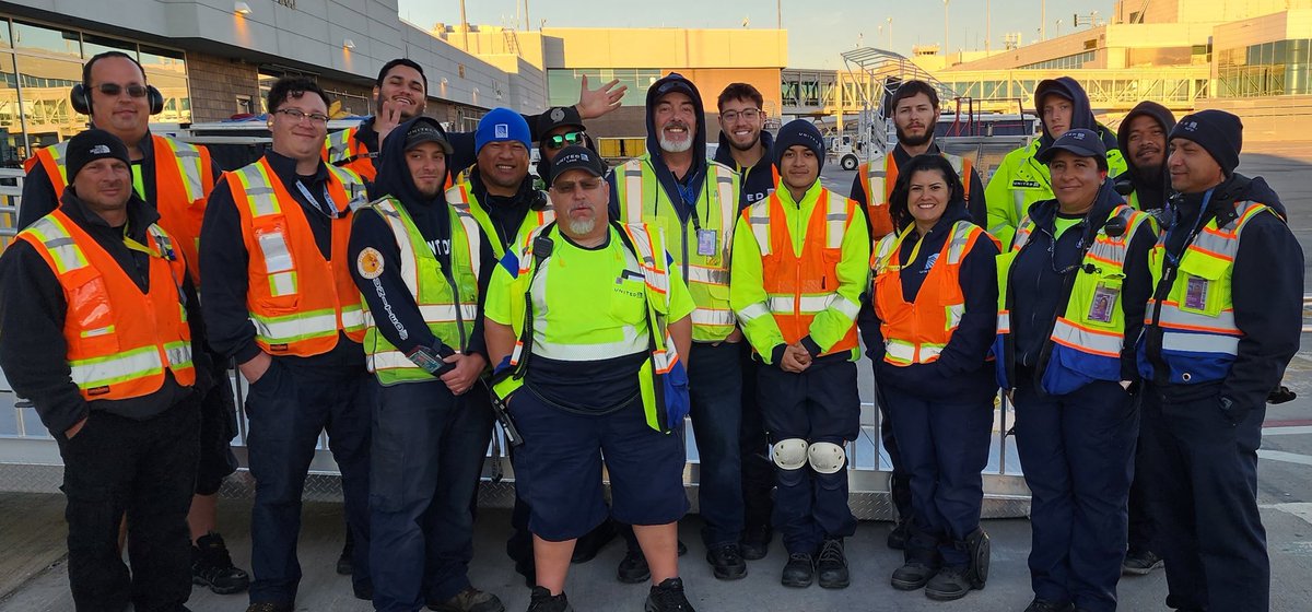 TonyBresciani's tweet photo. #unitedconsistencyteam #goodleadstheway #core4live
#DENAOE
Zone 6 DENAOE rocking the express flights. Working as a team to serve our customers right!
@jonathangooda @MikeHannaUAL @KevinSummerlin5 @BsquaredUA @SalangaJ @DavidWisdomUA @Tobyatunited @BruceDavisRed @HatterGlad https://t.co/fKgN3vqO9f