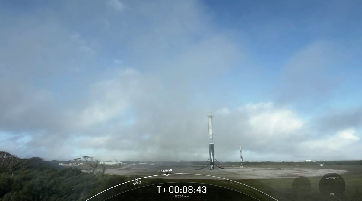 RocketDownrange's tweet image. 🤩 Chills... every. single. time.

Thank you @SpaceX - and a job well done!

#RocketDownrange #SpaceX