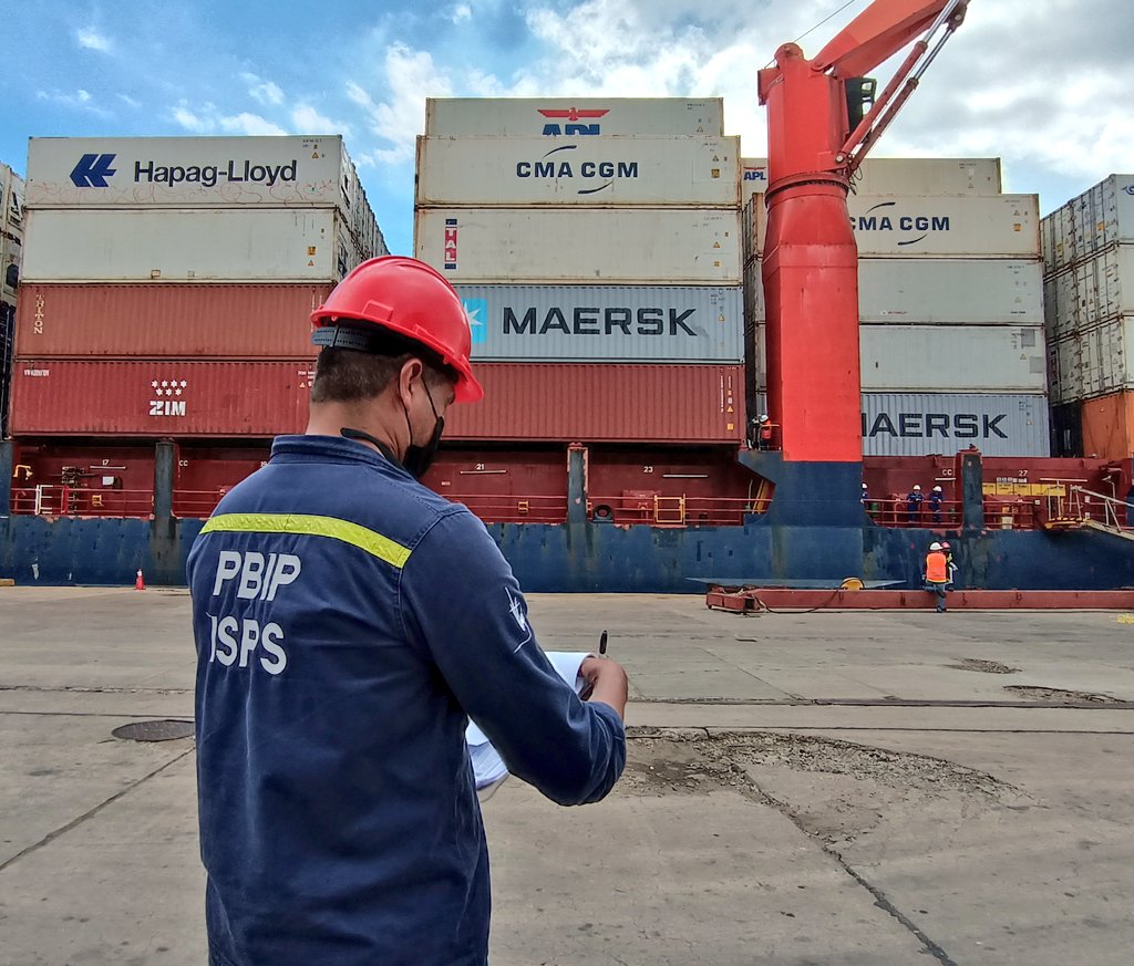 #Operatividad🚢 Con éxito arribaron al <a href="/PuertoMCBO/">Puerto de Maracaibo</a> un total de 5 mil 717 Tm de mercancía contenerizada, la cuál fue atendida con eficiencia y celeridad por nuestros trabajadores Portuarios #SomosBolipuertos 👷🏼‍♂️ #01Nov #EsNuestraAmérica
