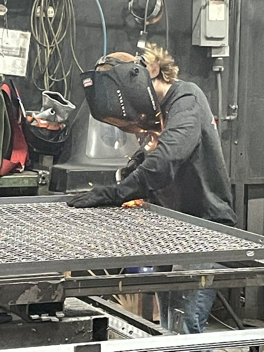 JCPSSuper's tweet image. At @WireCrafters - one of our great @AcademiesofLou partners. 7 @PRP_Panthers welding students are coops here and 7 PRP grads are working here, earning a good salary. This is what we envisioned when we started the Academies program in 2017. @JCPSKY is a National model