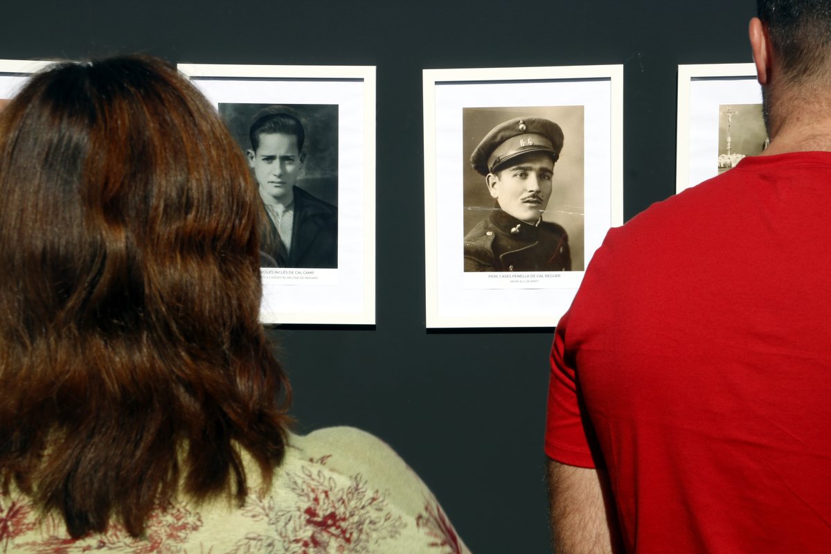 Vilanova de Bellpuig recorda 56 veïns que van morir a la Guerra Civil en un homenatge al cementiri
naciodigital.cat/noticia/205332…