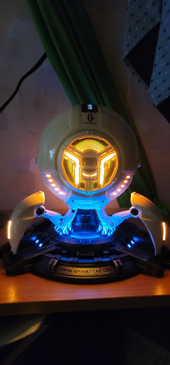 TreeLiu123's tweet photo. 1ヶ月間頑張った自分にご褒美
#Gravastar の
#MarsPro
火星生物電気虫ロボットのbluetooth speaker です
充電式 aux in 対応 RGB lightあり
下は専用充電基盤 基盤もRGB
対応です。 気になる人是非是非ヨドバシのECサイトで
2匹集めてペアリングするとstereo audio ができます、より良い音。 https://t.co/DvL99M8Tx1