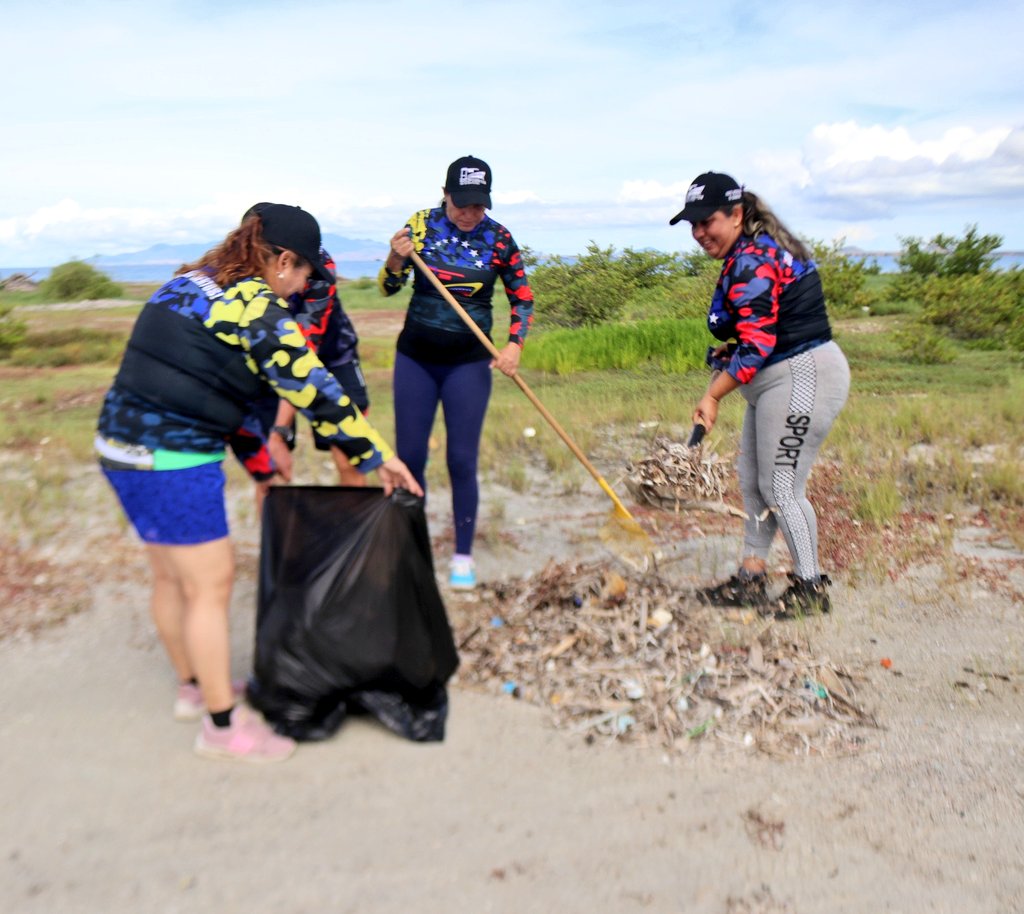 ▶️♻️ Bolivariana de Puertos continúa promoviendo #PuertosVerdes desde su <a href="/puerto_guamache/">Puerto Internacional El Guamache</a> con la rehabilitación y sanamiento de la Playa Paraíso ubicada en las instalaciones de la Terminal Marítima #01Nov #EsNuestraAmérica