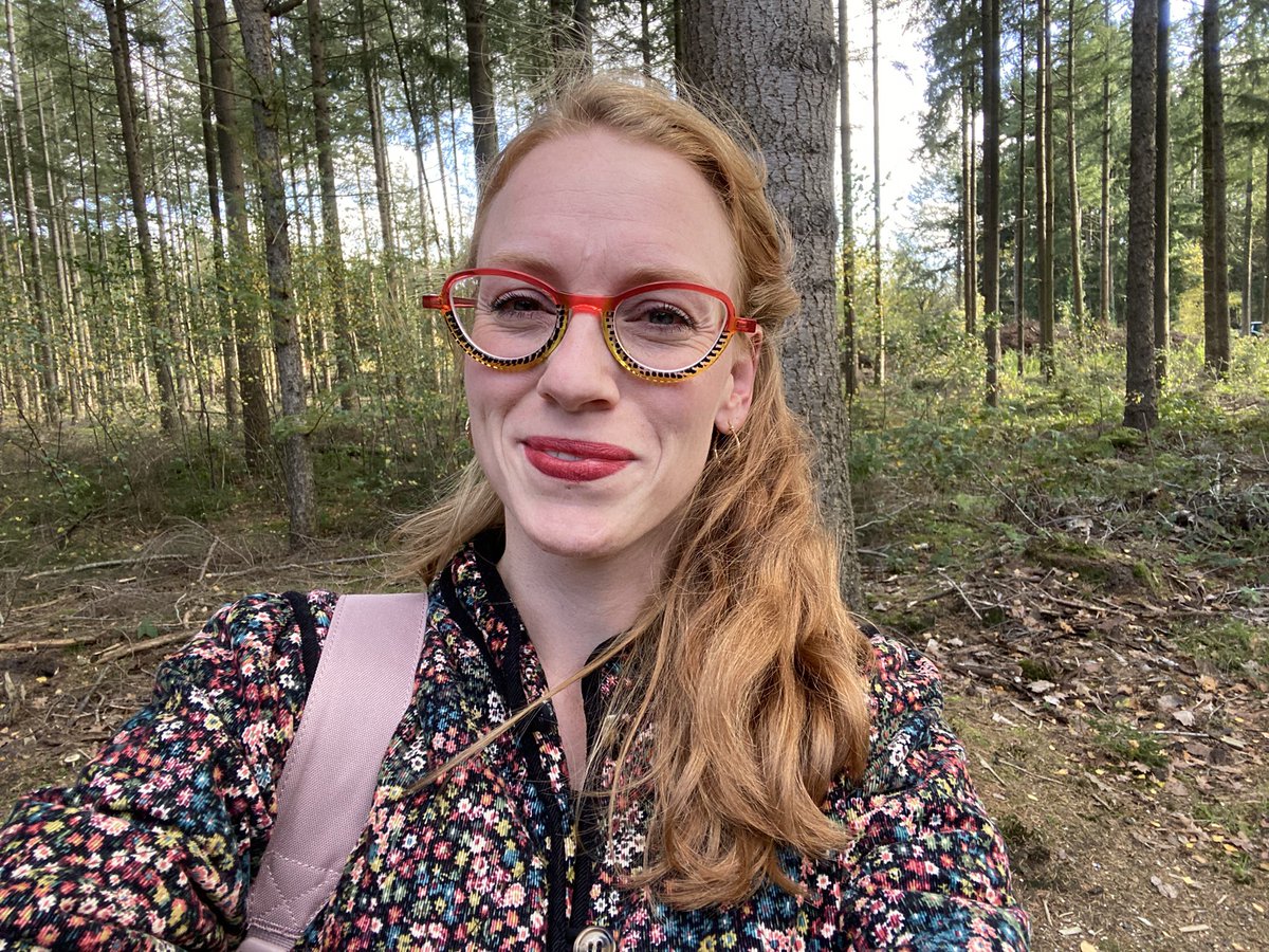 For my #Veni <a href="/NWO_SSH/">NWO-domein SGW (Inactive)</a> I examine the meanings and emergence of natural burial in the Netherlands. How do people experience and use these spaces? How do they relate to worldview diversity? To find out, I talk and walk with various people, exploring the more-than-human world 🍂🍄🐝