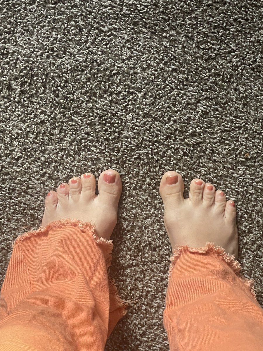insidexena's tweet image. My toes match my pants! #nails #samecolor #toes