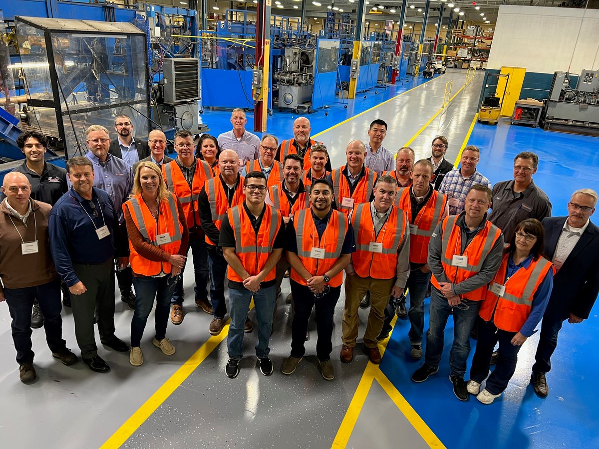 StoughtonTrlrs's tweet photo. On Thursday, members of our sales team and dealer network had the opportunity to tour the facilities of our vendor partners @SAFHOLLAND_SE and JOST International, both located near Grand Rapids MI. We enjoyed seeing how critical trailer components are manufactured and tested. https://t.co/pnaPfS66MG