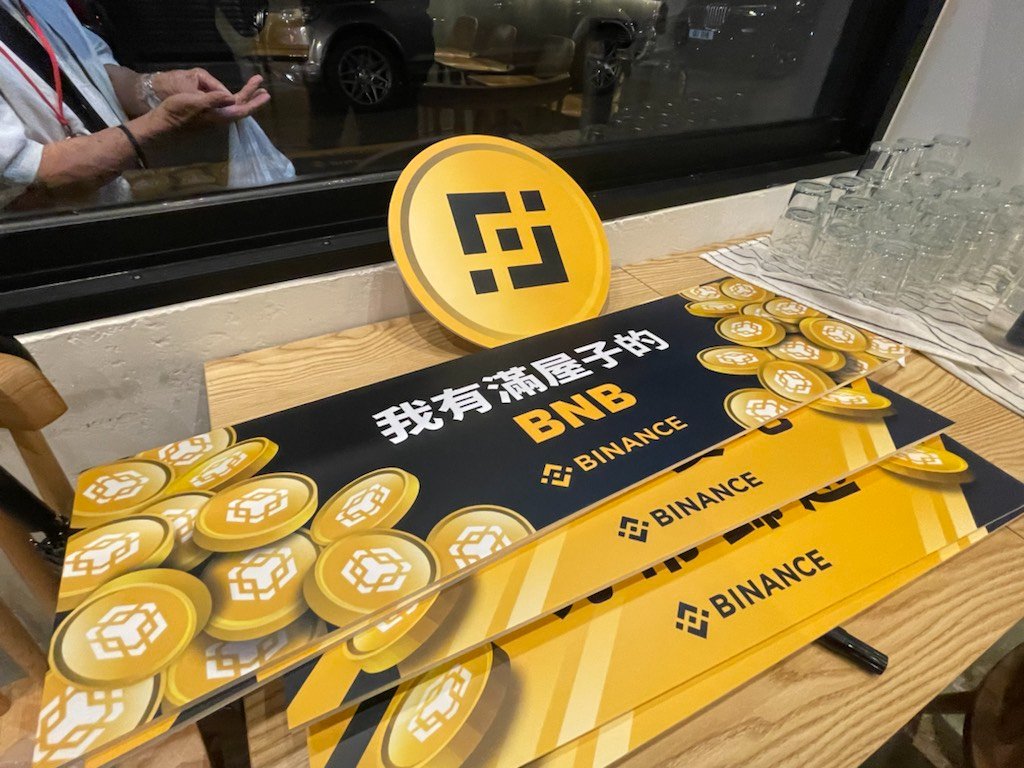 The @BinanceAngels team hosted our first #Binance meet-up in HK following  the release of a Policy Statement on the Development of Virtual Assets in  Hong Kong 🇭🇰 Keep BUIDLing 🤝