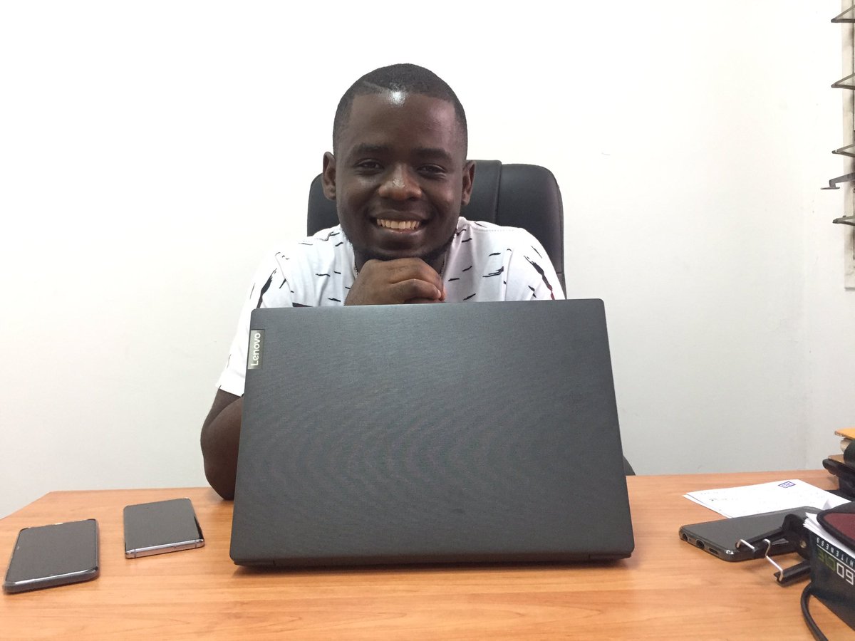ImaginXpresCash's tweet photo. Benny Malama is at the office looking for a job to get paid pa Friday. So we have an audacious challenge for him. @bennyMalama give us 10k followers by friday and walk away with K10,000 Express Cash.
#MoneyPlug #ExpressCash https://t.co/s2ehGtRqYA
