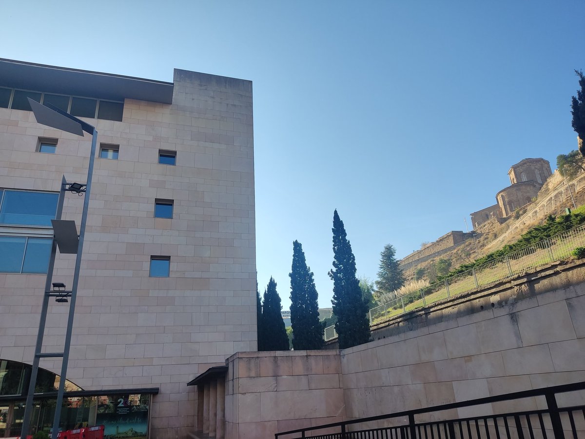 Demà serem aquí amb <a href="/MorphosisEnsem1/">Morphosis.Ensemble</a> fent l'òpera electrònica LE CORNU ANCESTRALE! Us hi esperem! 
#Lleida
#AuditoriEnricGranados #Mezzosoprano 
<a href="/AuditoriEG/">Auditori Municipal Enric Granados de Lleida</a> <a href="/RogerPadulles/">Roger Padullés</a> <a href="/JosepVilaC/">Josep Vila</a> <a href="/joanbir/">Joan Bagés i Rubi</a> <a href="/cultura_lleida/">Cultura Lleida</a> @JoanMFbarisax <a href="/nuriaandorra/">Núria Andorrà</a> 
Entrades aquí:  auditorienricgranados.cat/programacio/ib…