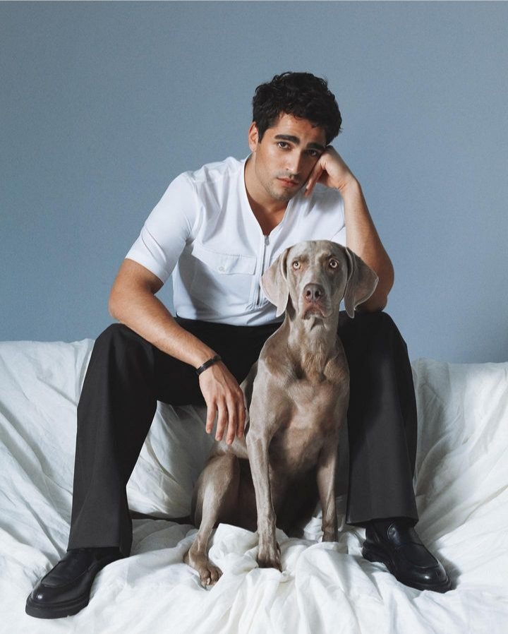 #YalıÇapkını'nın yakışıklı ve başarılı oyuncusu #MertRamazanDemir ve sevimli dostu 💫