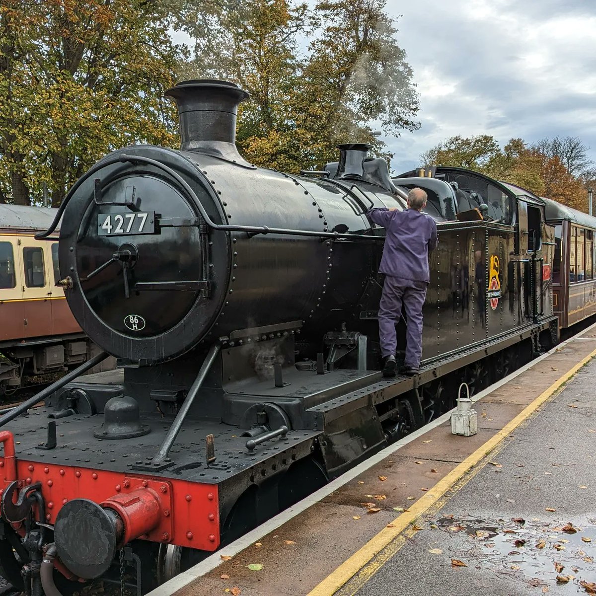 CrippsCornerRLY's tweet photo. A few days in Devon last week visiting family, so I popped in to @DartmouthRR 

#steamtrain #dartmouth #paignton #steamtrainsofbritain #trains https://t.co/tX0wZzcjgb
