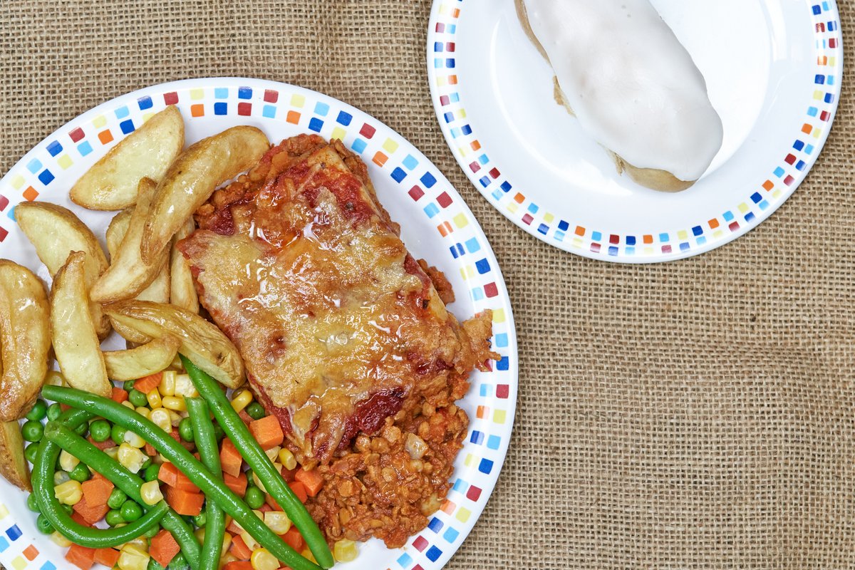 norsecatering's tweet photo. Excited to start our new Autumn/Winter Primary School Menu this week! Today's dishes are pork and carrot meatballs (back by popular demand!) or our delicious vegetarian enchilada.
#SchoolMeals #FeedingMinds @LACA_UK

See the full menu here:
https://t.co/Aua5nh4ayq https://t.co/rkAleJDwox