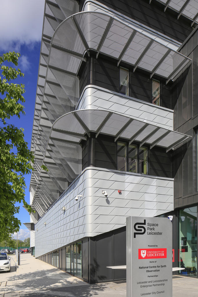 The <a href="/Guggenheim/">Guggenheim New York</a> opened just over 25 years ago transforming the City of #Bilbao the project used Titanium but what is far more common for flat lock panels is <a href="/VMZINCUK/">VMZINC</a> and a number of examples can be seen in the latest Gallery 
assets.fedrusinternational.be/gen/VMZINC/Doc…