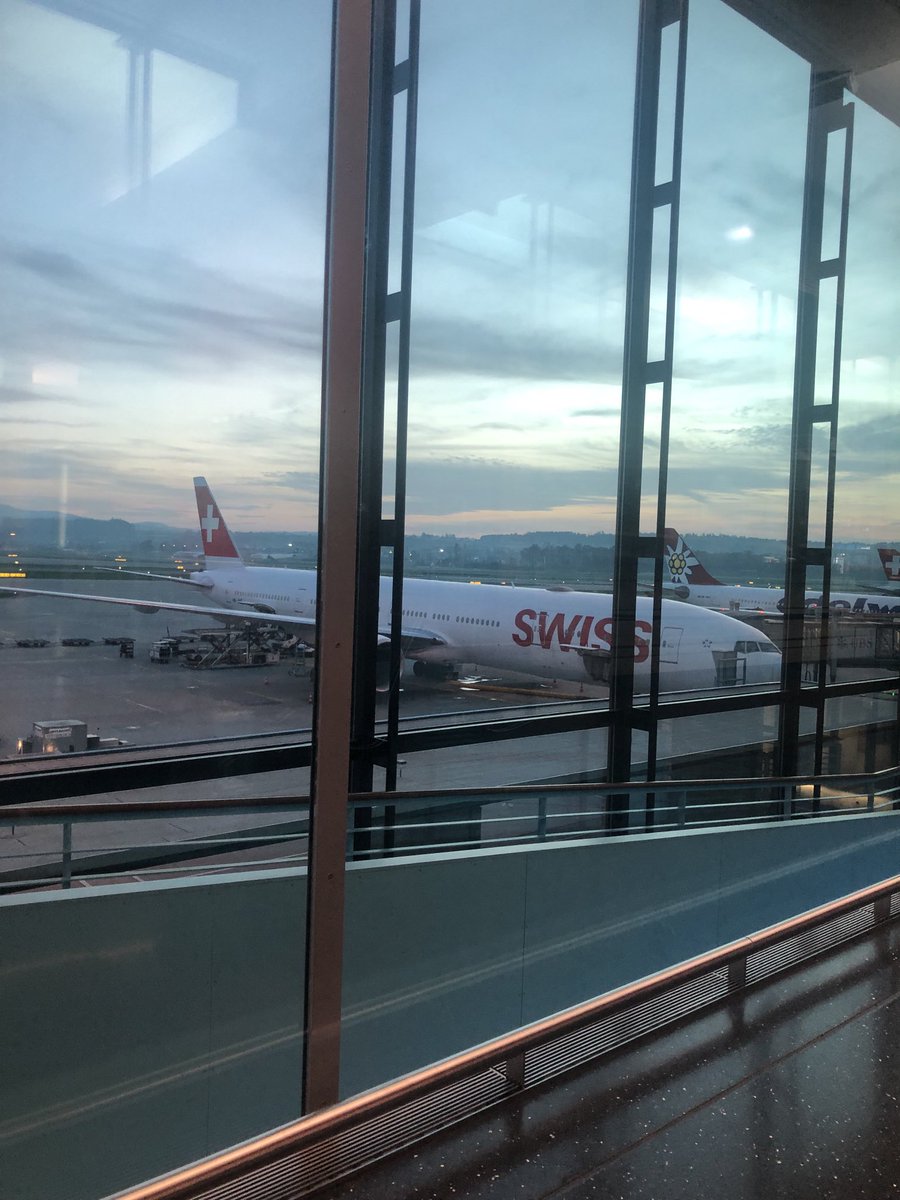 hombi20's tweet photo. Danke der ⁦@FlySWISS⁩ Crew für den sehr angenehmen Flug heute nach Bangkok. https://t.co/2oizQ7vh48