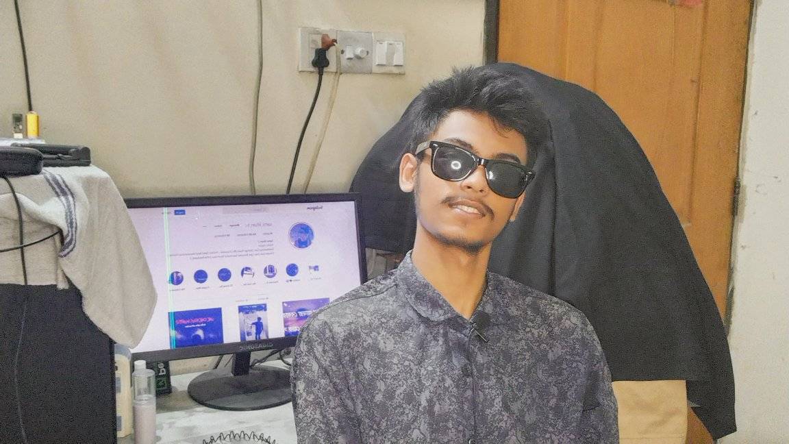 Techno_Sami's tweet photo. আমার যদি একটি গাছ কুড়াল দিয়ে কাটতে ৭ বছর সময় লাগে। 
 - তাহলে আমি গাছ না কেটে কুড়ালকে ধার করতে ৭ বছর সময় নিব। #TechnoSami https://t.co/tpNbKW21TB