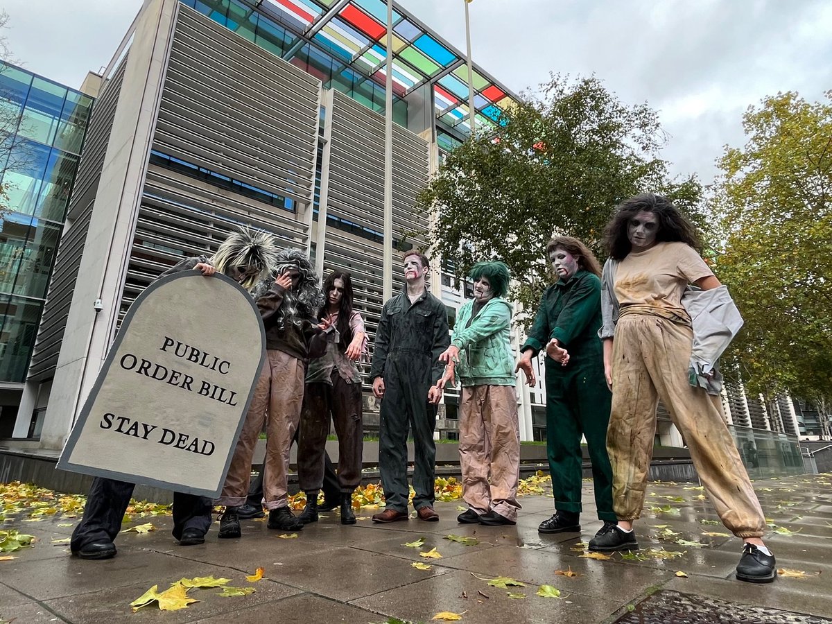 The Government has resurrected its worst anti-protest proposals with its zombie 🧟#PublicOrderBill🧟 More than 3⃣0⃣0⃣0⃣0⃣0⃣ have signed the Liberty and @GreenpeaceUK petition to 🪦RE-KILL THE BILL🪦