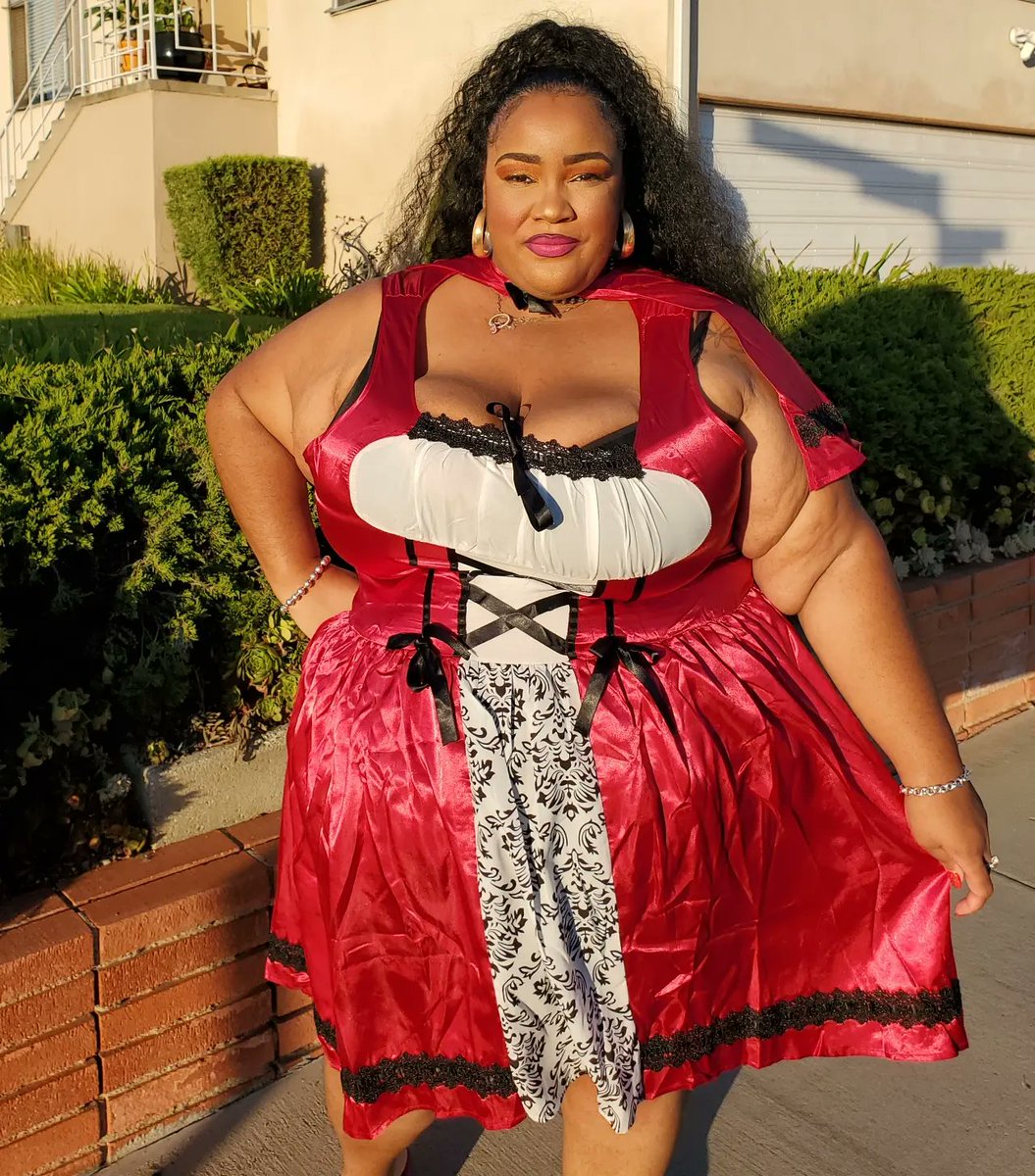 DIVATEETEE's tweet photo. HAPPY HALLOWEEN 
#FLYFLUFFYANDFABULOUS #DIVATEETEE #TIFFANYMONIQUE #PLUSSIZEFASHION #XPLUSWEAR #XPLUSWEAROFFICIAL https://t.co/feT381fvon