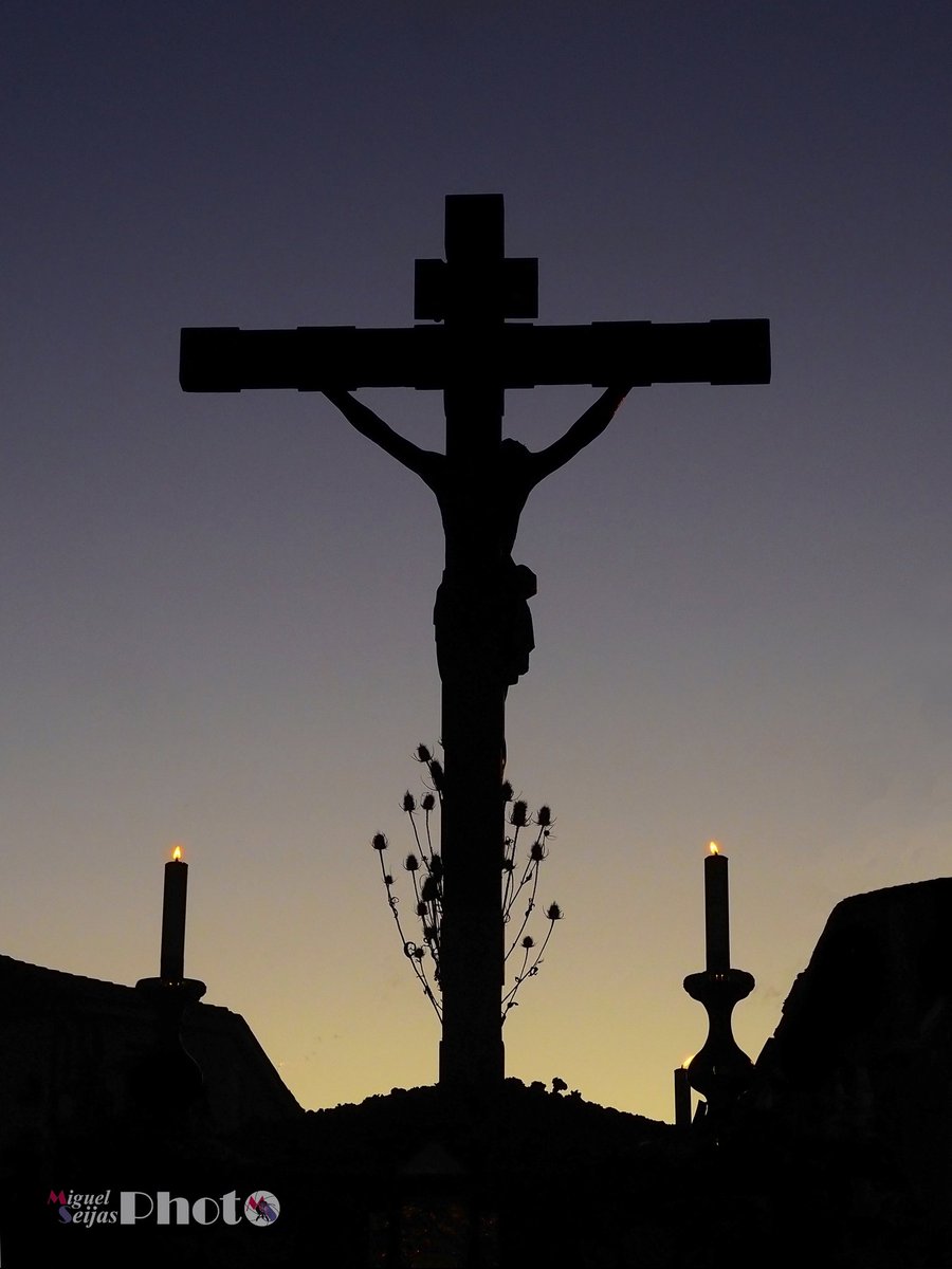 SCBleon's tweet photo. En el día de hoy, festividad de Todos los Santos, recordamos a todos nuestros hermanos y hermanas fallecidos, esperando que gocen del descanso eterno al lado del Señor. 

📷 Miguel Seijas https://t.co/8tlNtWkVYI