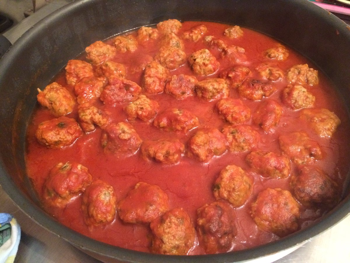 We love #meatballs, do you?
Below is our recipe for Polpette in Umido, a very typical recipe from #Venice!
"In Umido" means stewed.

👉 cookinvenice.com/recipe-items/i…

#polpette #cookinvenice #venicefood #cookinginvenice #cookingexperience #learntocook #recipe #italianmeatballs